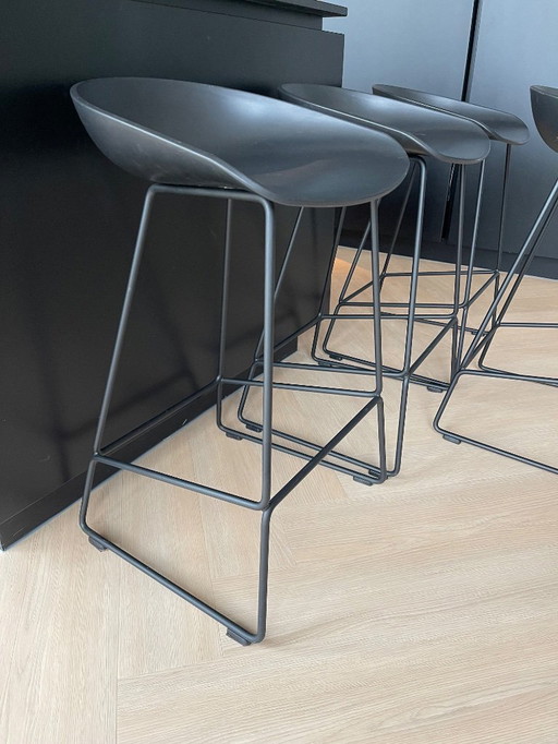 4x Hay bar stools (seat height 65cm)