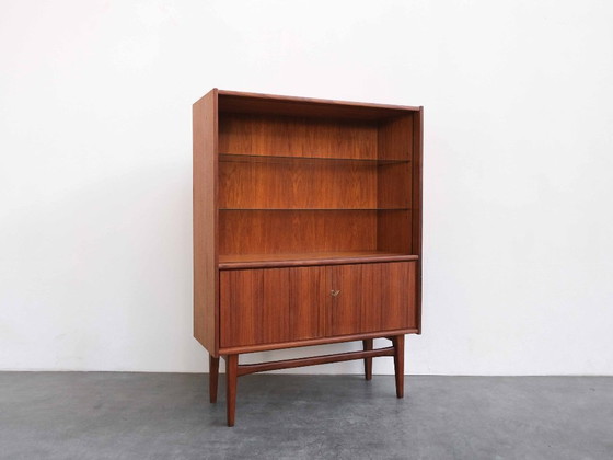 Image 1 of Mobiletto alto vintage "Bartels" in teak, stile metà secolo.