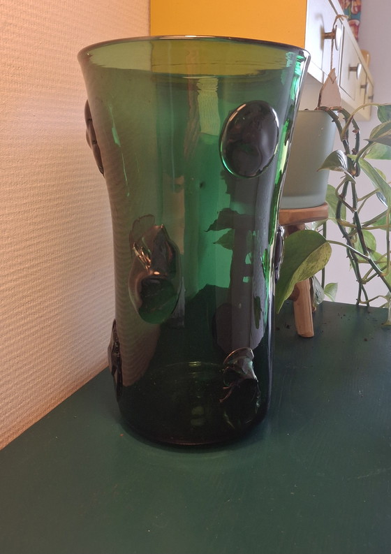 Image 1 of Vaso verde italiano in Vetro Verde di Empoli soffiato a mano.