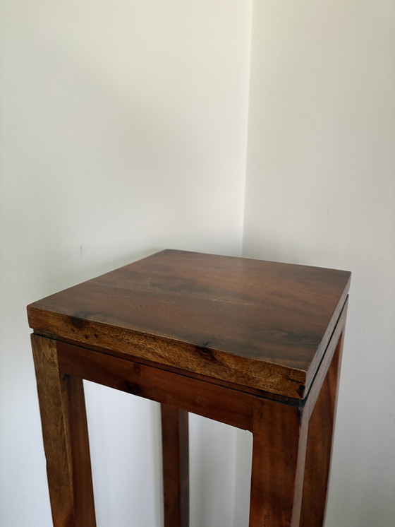 Image 1 of Mesa auxiliar alta/estante de columna de madera de teca antigua – Indonesia