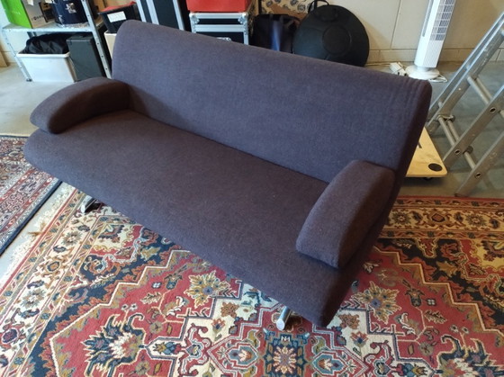 Image 1 of Sofá de tela Artifort Tara C736 con patas metálicas.