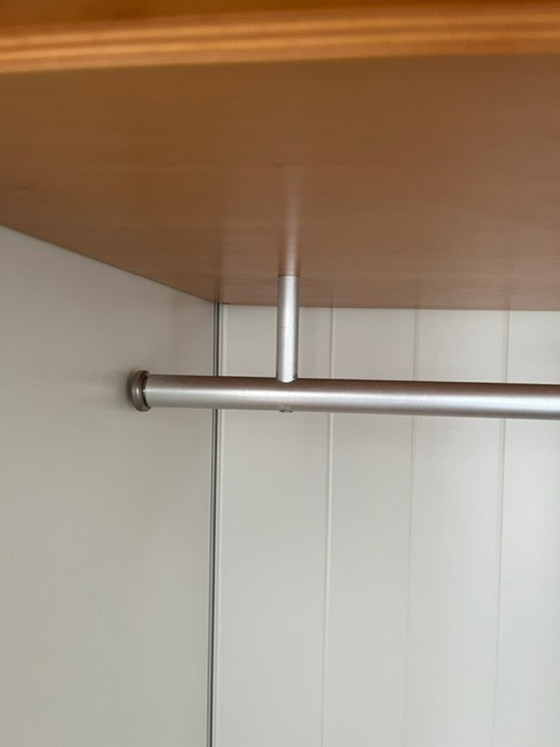 Twee Auping AXXA kasten, Alpine wit, deurkleur zilvergrijs, inclusief lades, schappen en roedes (photo 4 of 6)