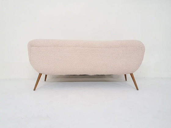 Scandinavian Modern Cocktail Sofa in Boucle, Denmark 1960's – Banken, Textile, Wood (photo 5 of 9)