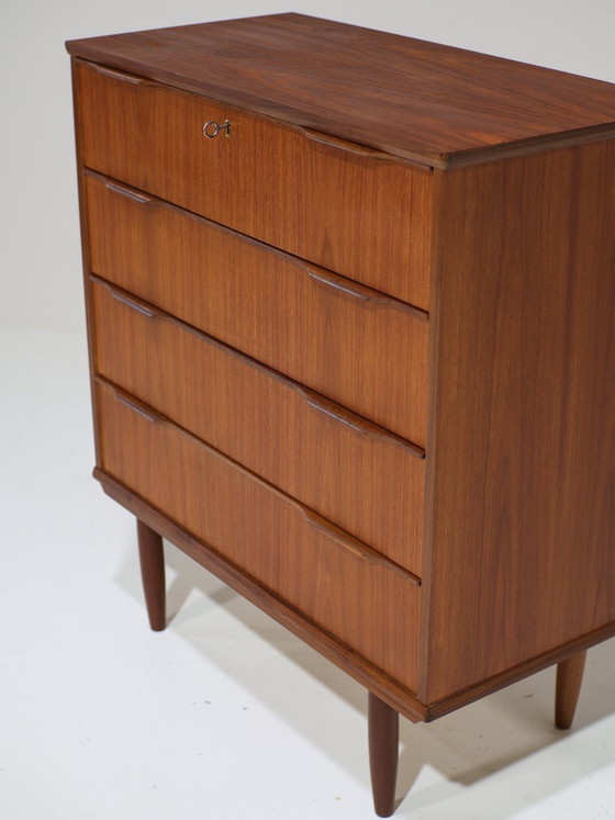 Image 1 of Grande cassettiera in teak, stile vintage danese, con 4 cassetti.