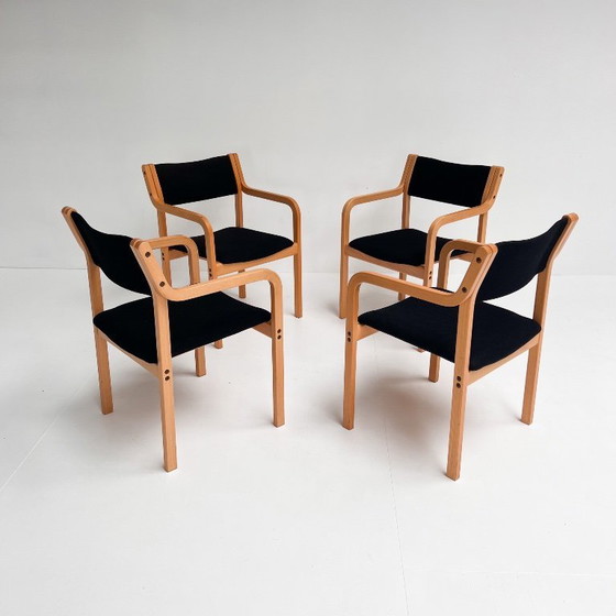 Image 1 of Ensemble de 8 chaises de design scandinave par PO Korhonen, années 1980