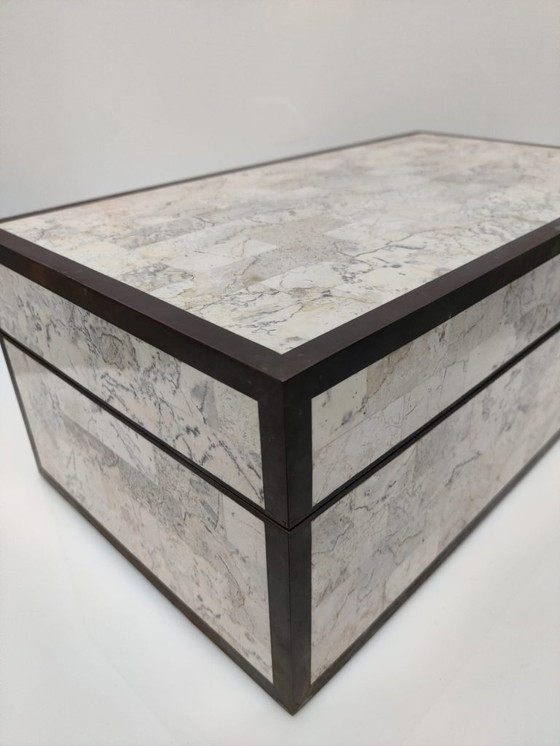 Image 1 of Gran caja de mármol y latón teselado de Maitland Smith, década de 1970