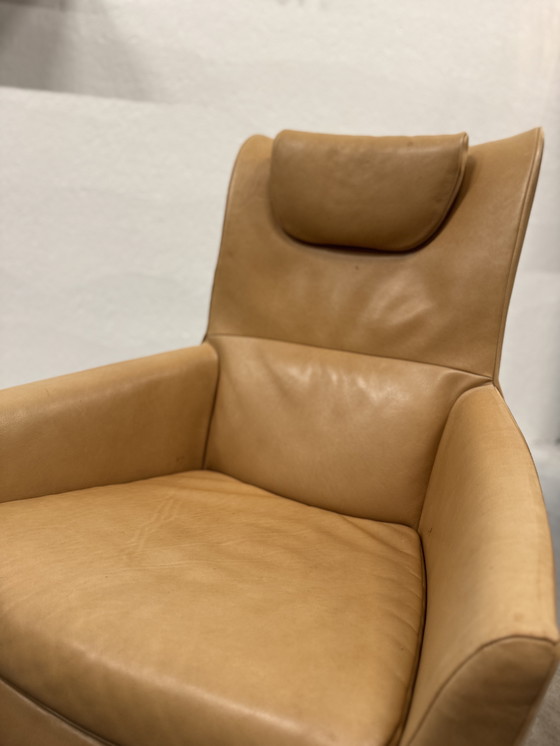 Image 1 of Poltrona relax Jori Griffon con pouf in pelle Lotila