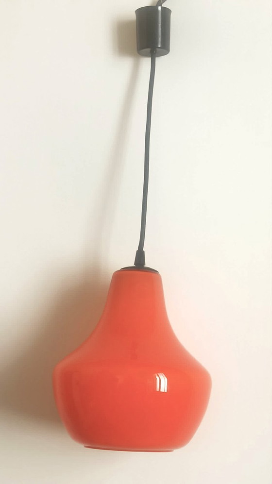 Image 1 of Lampada a sospensione in vetro opalino arancione di Peill & Putzler, anni '70, diametro 23,5 cm.