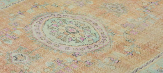 Tappeto turco vintage 240x156 cm – Tappeto in lana annodato a mano dai toni pastello tenui con motivo a (photo 7 of 10)