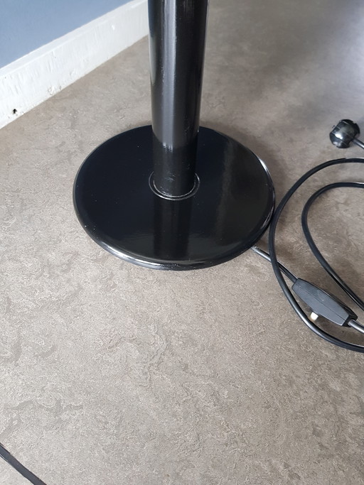 Table/desk lamp from the 1970s, black base / white shade.