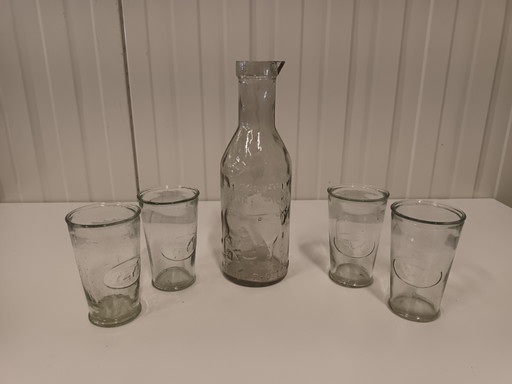 Vintage Milchkännchen und Gläser