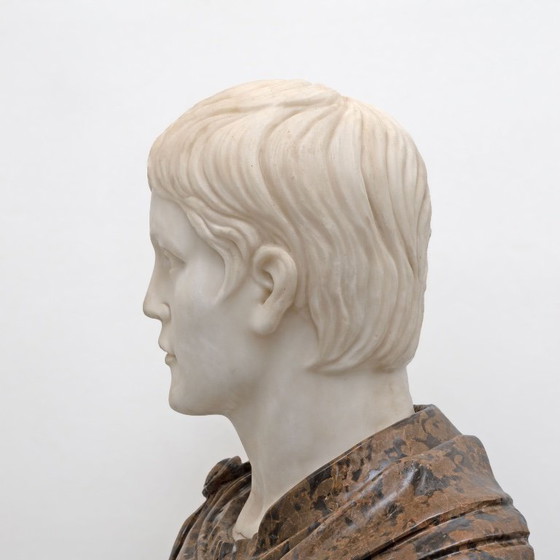 Image 1 of Busto policromo in marmo di un imperatore romano, XX secolo.