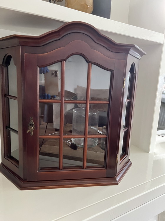Image 1 of Vitrina de pared con sello original de taller danés y número de inspección.