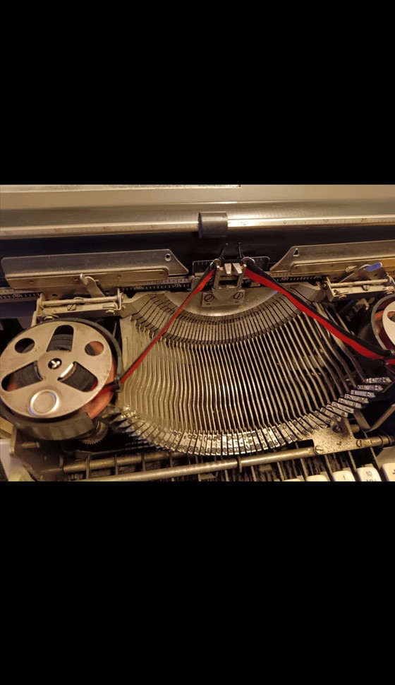 Image 1 of Machine à écrire des années 60 et 70 - Remington