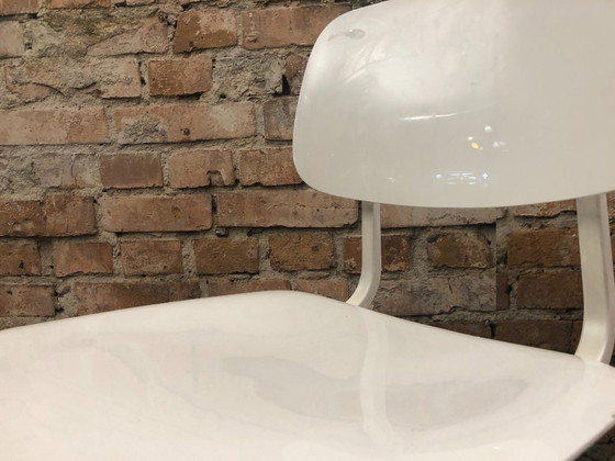 Ahrend Revolt White – Dining chairs, Plastic (photo 10 of 13)