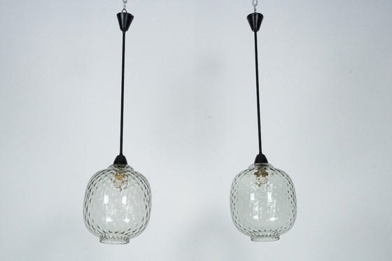 Image 1 of Coppia di lampade a sospensione Mid-Century in vetro di Murano fumé, Italia, anni '50
