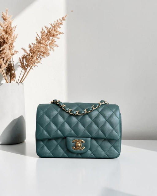 Borsa Chanel Classic Flap Mini - Caviar 20 cm trapuntata verde scuro con finiture dorate Serie 24