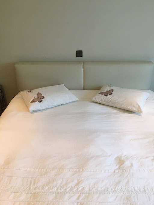 Letto matrimoniale Minotti - SI PREGA DI RITIRARLO SUBITO