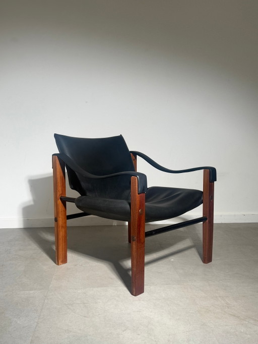 Vintage Arkana Falkirk loungestoel – zwart leer en hout – fauteuils