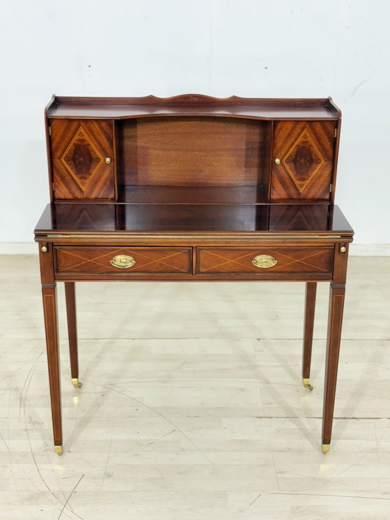 Secrétaire élégant de style Sheraton ancien avec plateau en cuir / Bureau des années 1960 / Secrétaire style (photo 2 of 17)