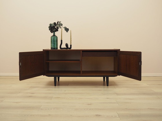 Armadio contenitore danese impiallacciato rovere su gambe angolate, moderno scandinavo anni '70 (photo 4 of 13)