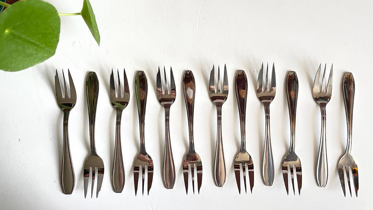 12 fourchettes à dessert métal argenté poinçonné art déco