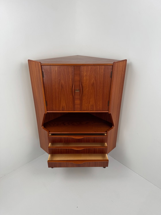 Image 1 of Gunnar Falsig Eckbarschrank für Falsigs Møbelfabrik – Intelligentes dänisches Design