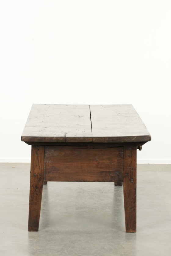 Image 1 of Mesa de centro antigua del siglo XVIII, de madera de castaño, procedente del sur de Europa, con dos cajones.