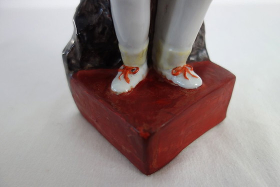 Image 1 of Estatua femenina de porcelana china con forma de galleta - Revolución Cultural n.° 10