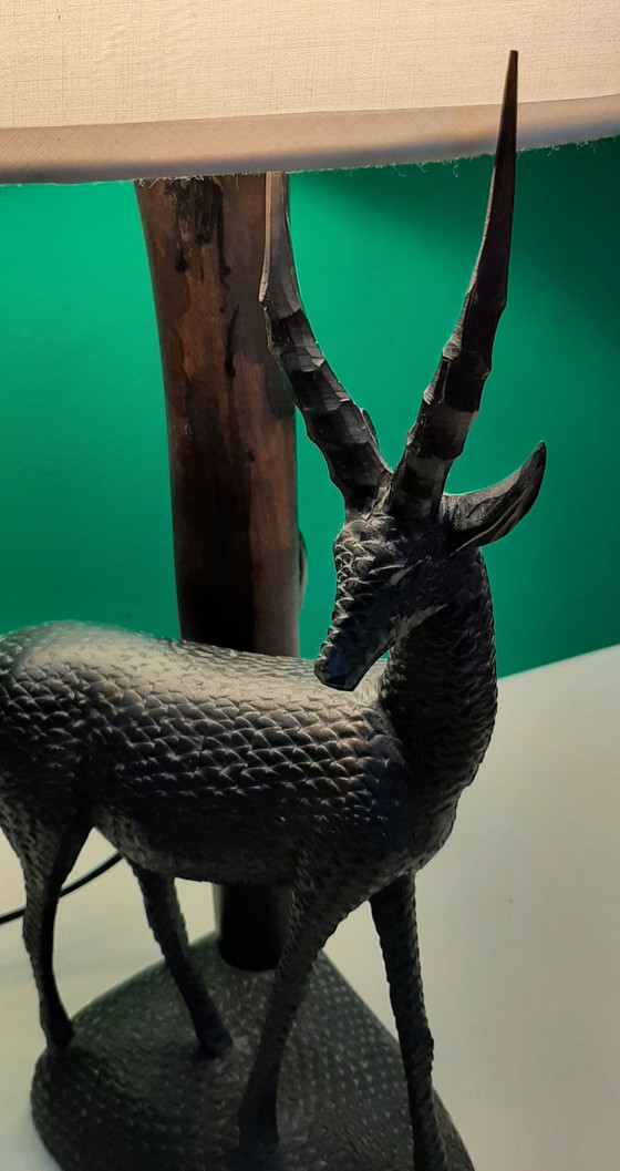 Image 1 of Lámpara de mesa con antílope de ébano, Kenia, década de 1960.