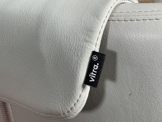 Image 1 of Vitra Grand Repos