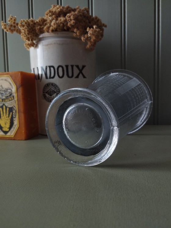 Image 1 of Mougin maatbeker van dik geperst glas