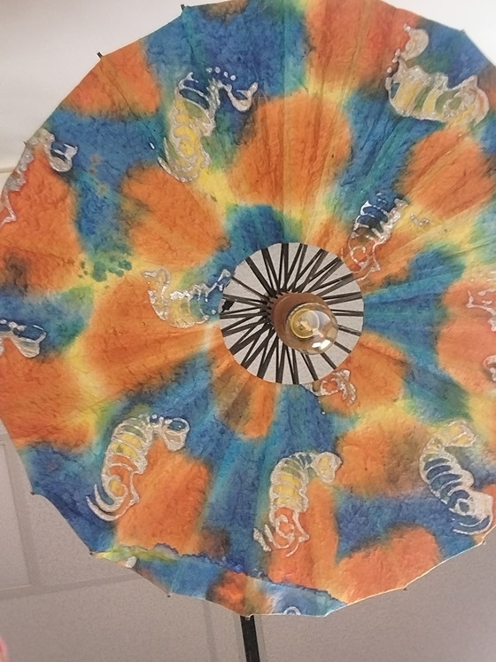 Image 1 of 1 x oosterse parasol hanglamp met bloemmotief en zilveren garnalen 1960's