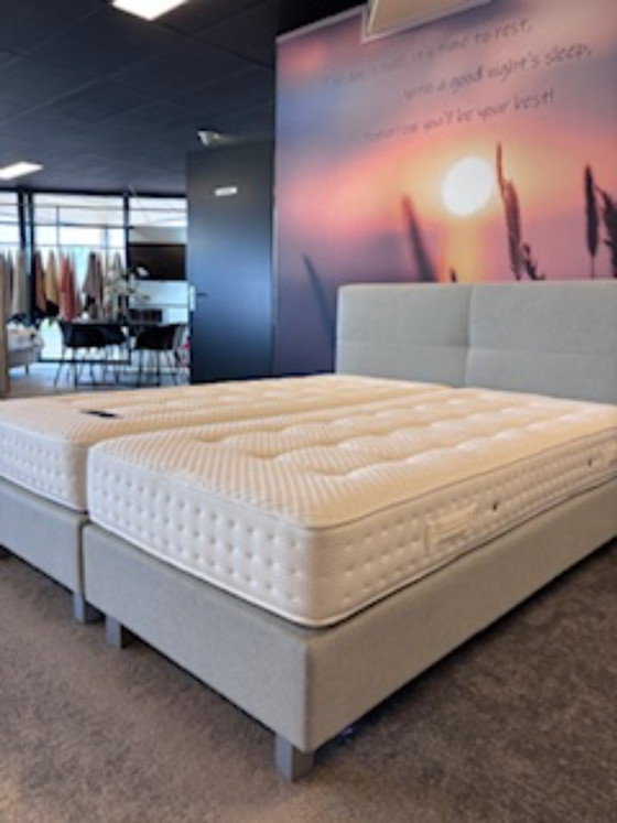 Image 1 of Box spring Ottawa