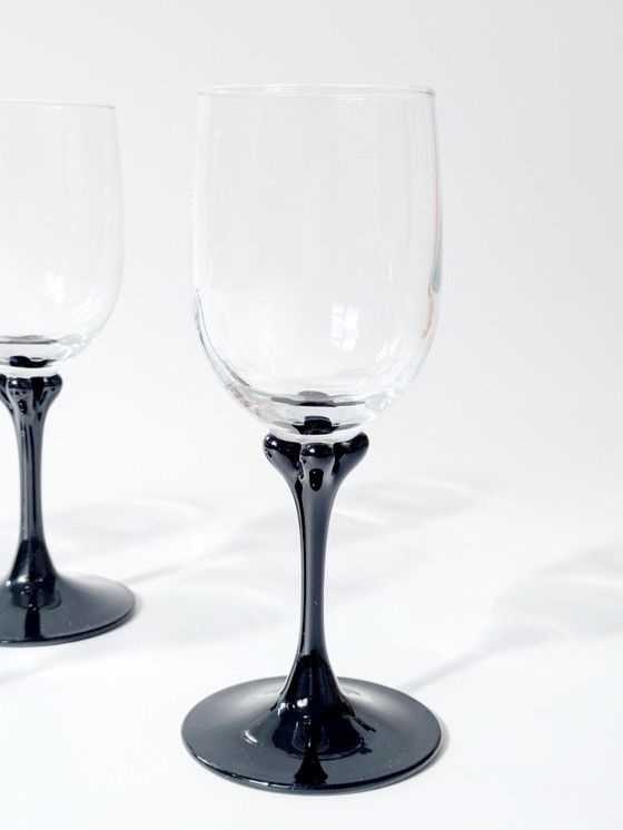 Image 1 of Set di 4 bicchieri da vino Vintage Luminarc Veronese | Vetro trasparente con piedini neri a petali | Francia anni '70