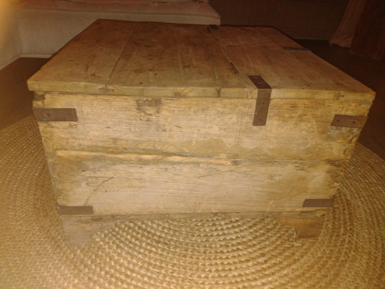 Image 1 of Une vieille table ayant appartenu à mon grand-père.