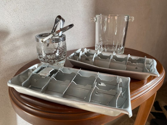 Vintage Mid-Century Barware Ice Set (1950's/1960's) – 2 Aluminum Ice Trays & 2 Glass Ice Buckets (photo 7 of 11)