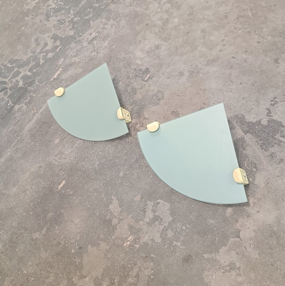 Image 1 of 2 étagères d'angle en verre vintage pour salle de bain