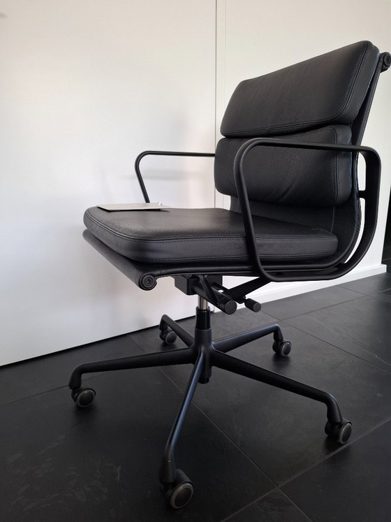 Bürostuhl: EA217 SOFT PAD Neu!!! – Vitra, Bürostühle, Leather, Plastic (photo 2 of 6)
