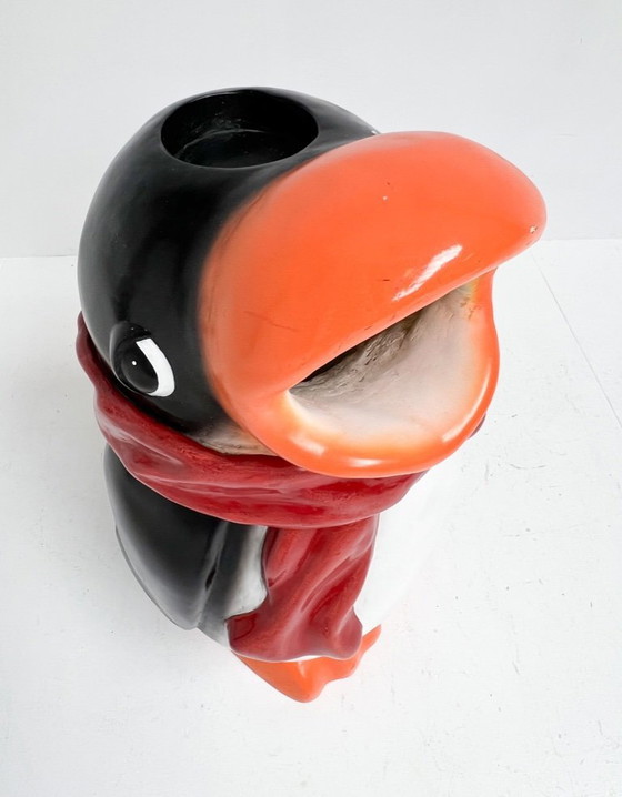 Image 1 of Prototipo di cestino per rifiuti a forma di pinguino