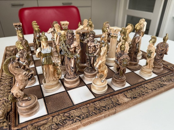 Image 1 of Jeu d'échecs en pierre naturelle, pièces grecques de haute qualité.