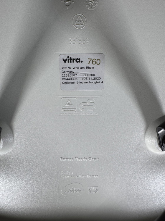 4 x Vitra DSW Chairs White with Black Maple Base – Dining chairs, Plastic, Wood, Modern (photo 11 of 11)