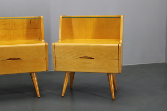 Image 1 of Nachtkastjes en ladekast met glazen legplank uit 1960, Tsjecho-Slowakije