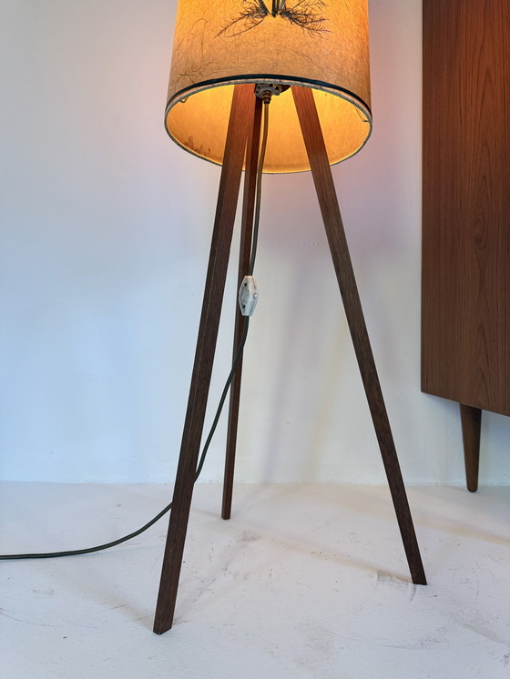 Image 1 of Lampadaire trépied vintage orné de fleurs séchées, Hesse Leuchten '60