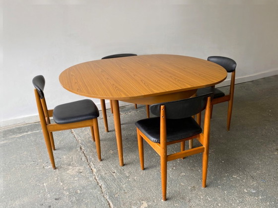 Image 1 of Mid-Century Modern eettafel en stoelenset uit de jaren 60 van Schreiber Furniture