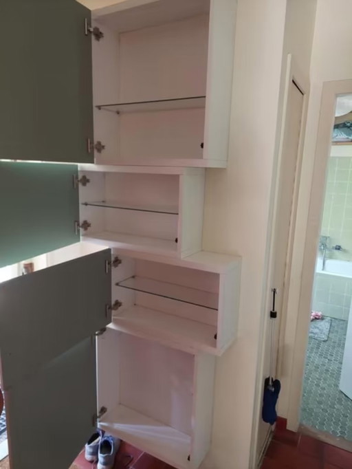 4 armadi IKEA Besta (dimensioni diverse) con ante verde giada