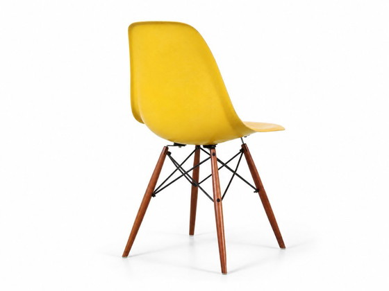 Set van 4 DSW Charles Eames stoelen - Gele glasvezel Herman Miller editie – Eetkamerstoelen, Fiberglass (photo 14 of 18)