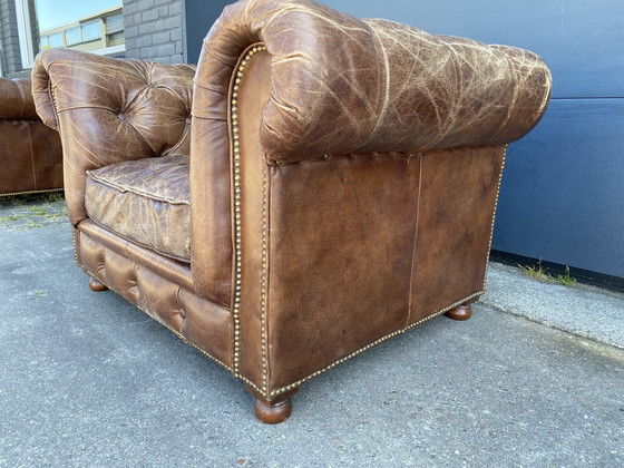 Image 1 of Twee stoere Chesterfield club fauteuils vintage sigaren cognac 