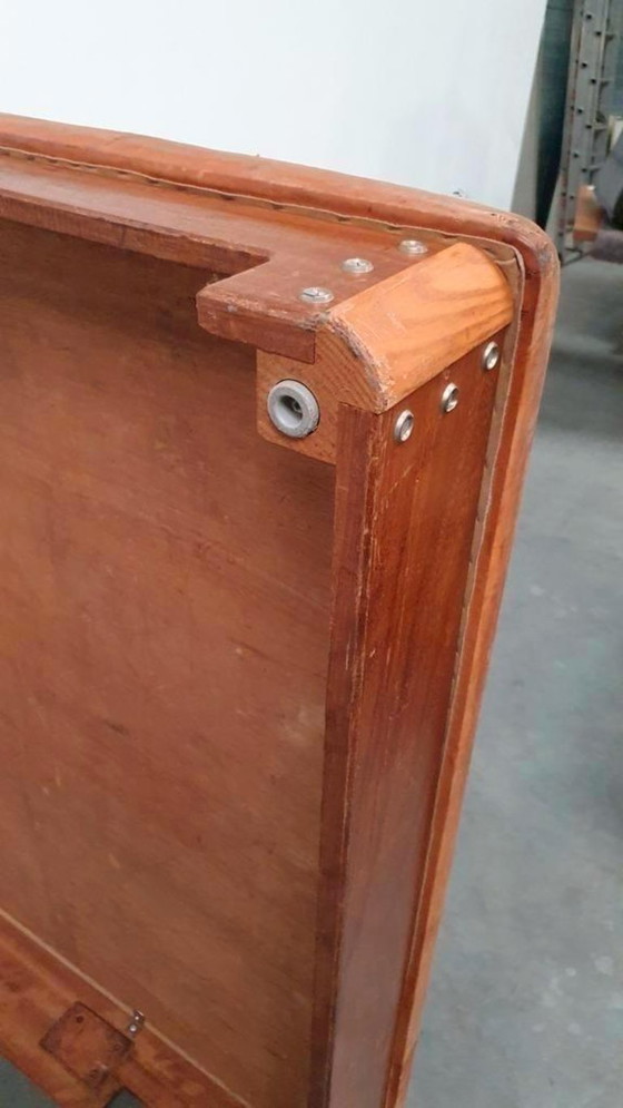 Image 1 of Tavolino vintage, mobiletto da palestra, scatola per ginnastica, imbracatura in pelle, teak anni '70