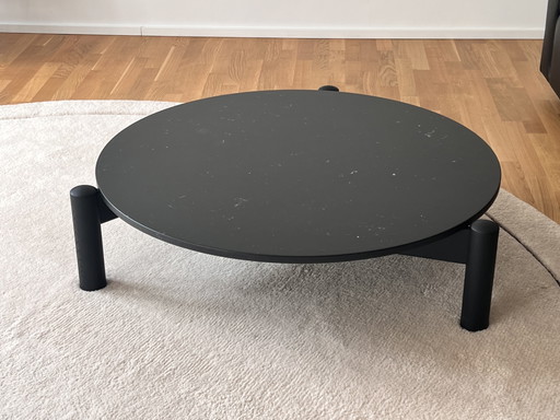 Mesa de centro de „Cassina“ diseñada por Charlotte Perriand